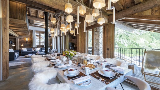 Chalet Face a Face Dining area