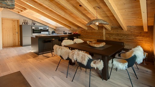 Chalet High 7 Penthouse Dining area