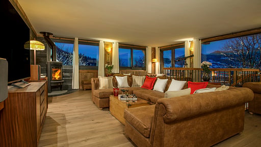 Chalet Iona Salon