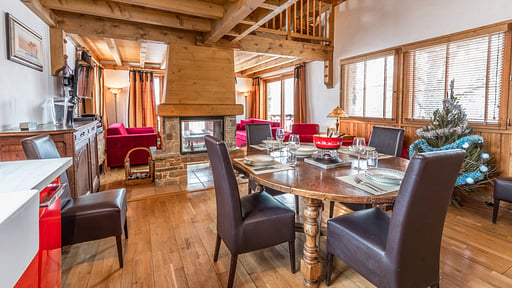 Chalet Iona Salon