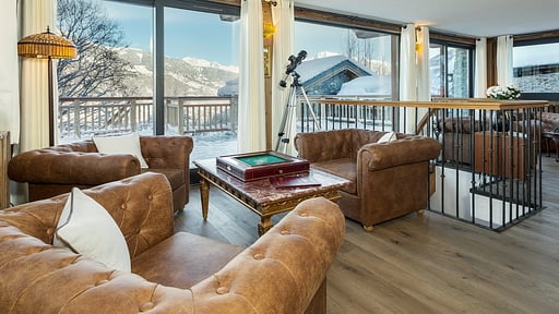 Chalet Iona Salon