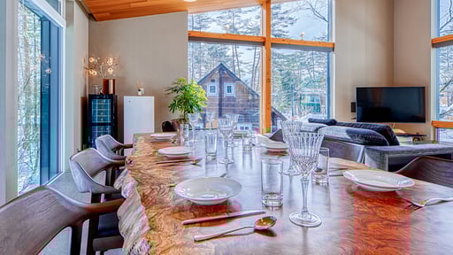 Chalet Jade B Dining area