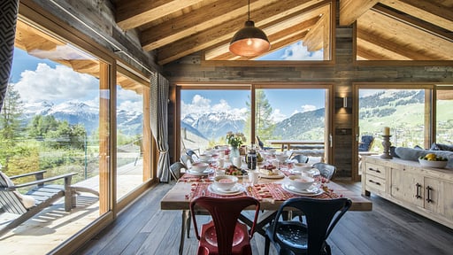 Chalet Mowgli Dining area
