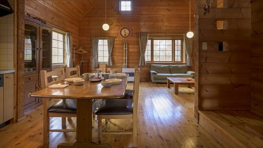 Chalet Sapphire Dining area