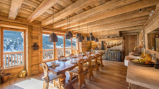 Chalet SHL Dining area