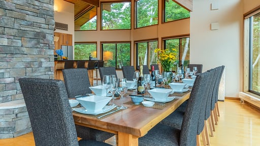 Chalet StarChase Dining area