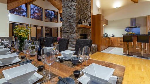 Chalet StarChase Dining area