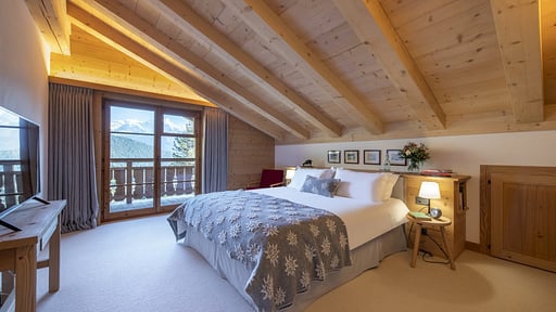 Chalet Tire Bouchon Bedroom 1