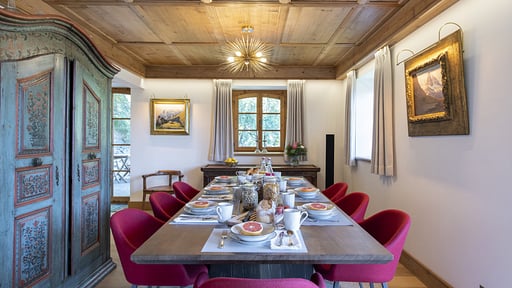 Chalet Tire Bouchon Dining area