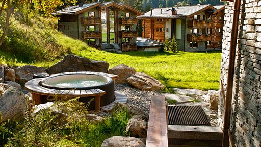 Chalet White Pearl Jacuzzi