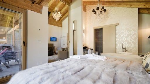 Chalet White Pearl Bedroom 4