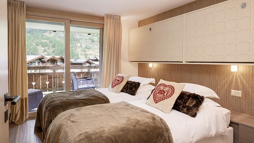 Chalet White Pearl Bedroom 5