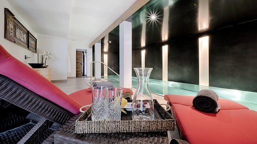 Chalet White Pearl Swimming pool