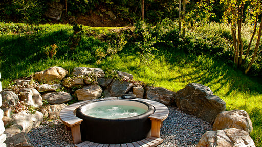 Chalet White Pearl Jacuzzi