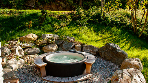Chalet White Pearl Jacuzzi