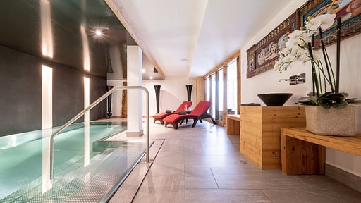 Chalet White Pearl Swimming pool