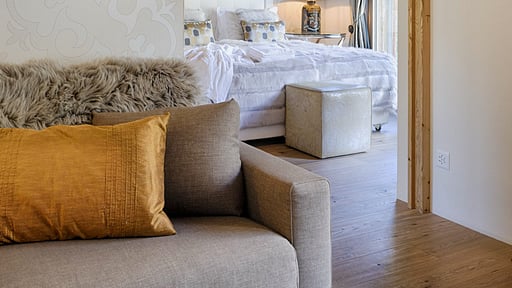 Chalet White Pearl Bedroom 4
