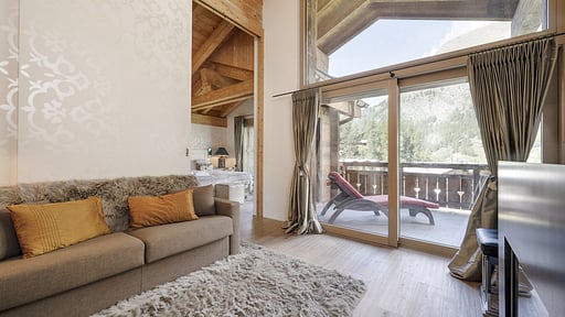 Chalet White Pearl Bedroom 4