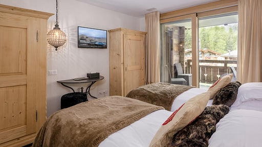 Chalet White Pearl Bedroom 5