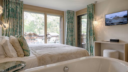 Chalet White Pearl Bedroom 3