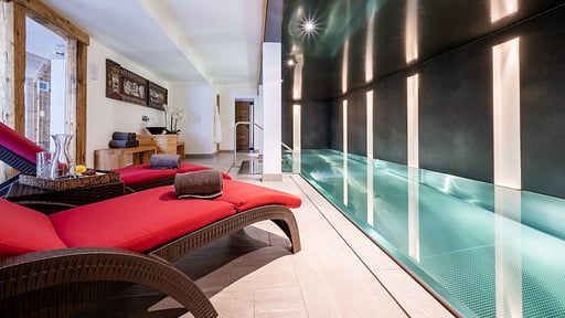 Chalet White Pearl Swimming pool