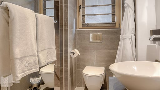 Chalet White Pearl Bedroom 5