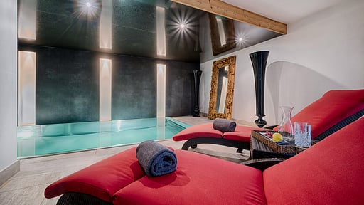 Chalet White Pearl Swimming pool