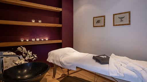 Chalet White Pearl Spa