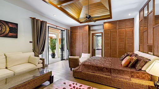 Champagne Villa Bedroom 1