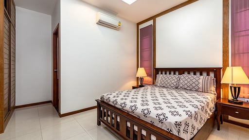 Champagne Villa Bedroom 2