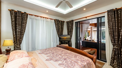 Champagne Villa Bedroom 3