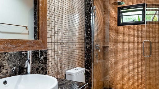 Champagne Villa Bedroom 5