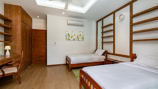 Champagne Villa Bedroom 5