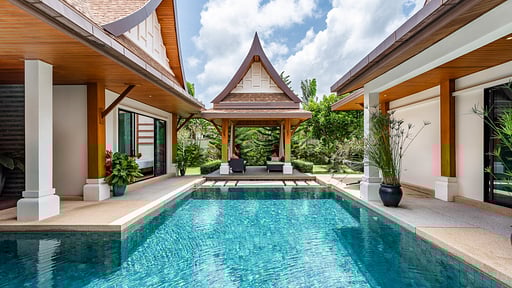 Champagne Villa Swimming pool