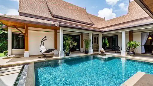 Champagne Villa Swimming pool