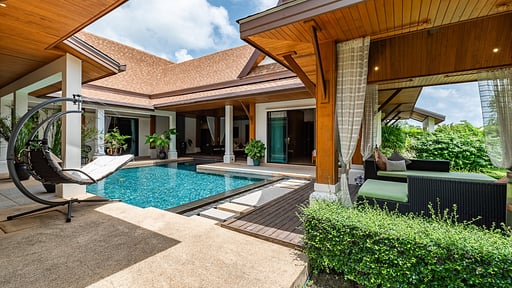 Champagne Villa Swimming pool