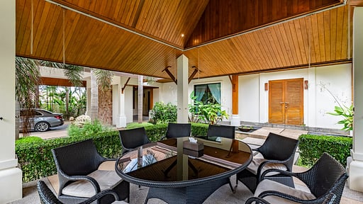 Champagne Villa Terrace/Veranda