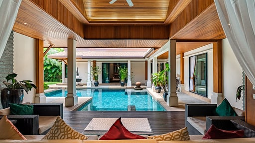 Champagne Villa Swimming pool