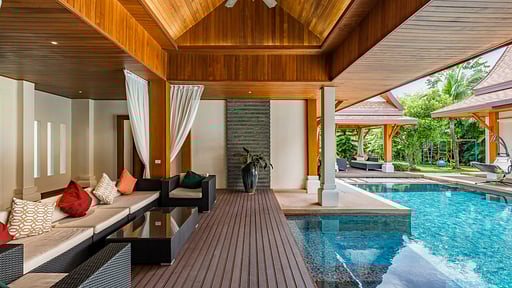 Champagne Villa Swimming pool