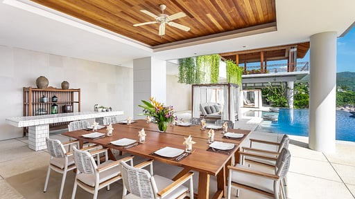 Villa Chelay Dining area
