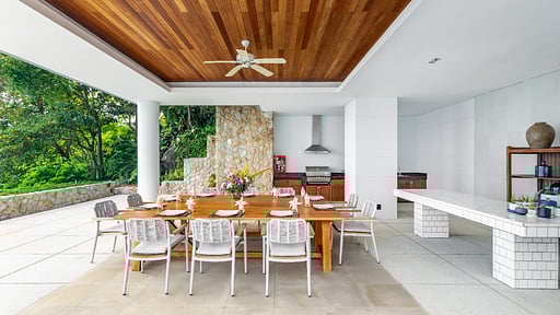 Villa Chelay Dining area
