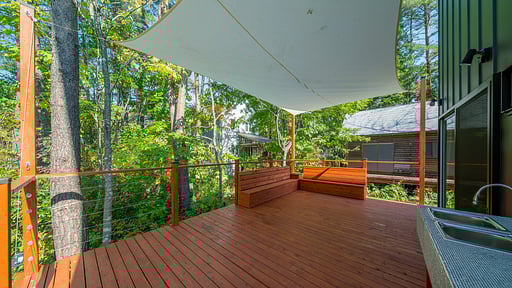 Cherrywoods Place Chalet Terrace/Veranda
