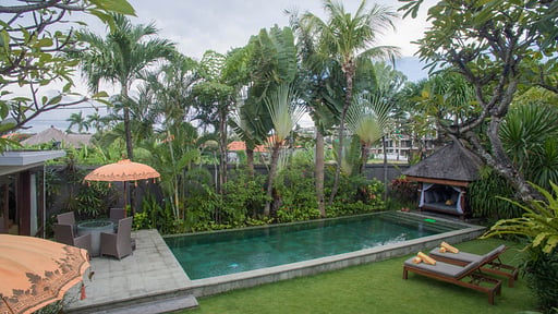 Chimera Villas Swimming pool 2