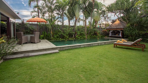 Chimera Villas Swimming pool 2