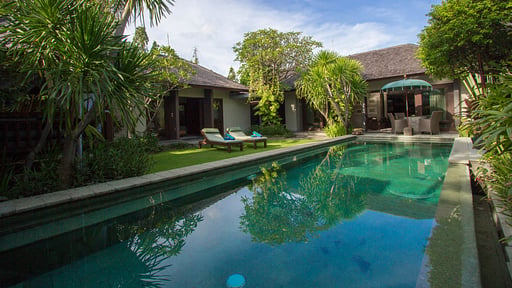 Chimera Villas Swimming pool 1