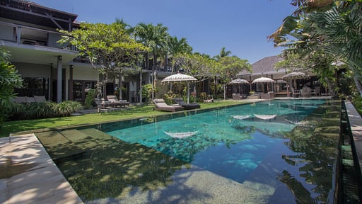 Chimera Villas Swimming pool 3