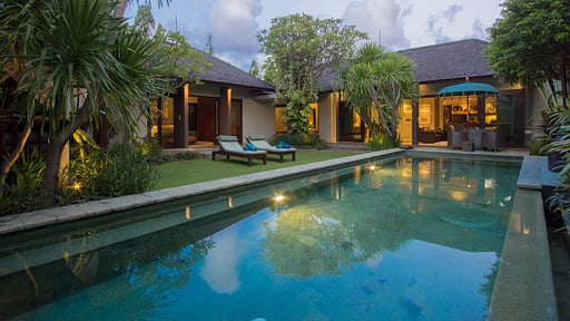 Chimera Villas Swimming pool 1