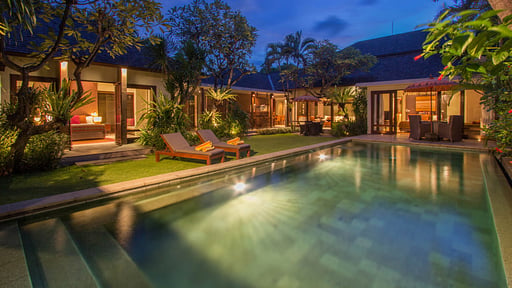 Chimera Villas Swimming pool 2