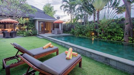 Chimera Villas Swimming pool 2
