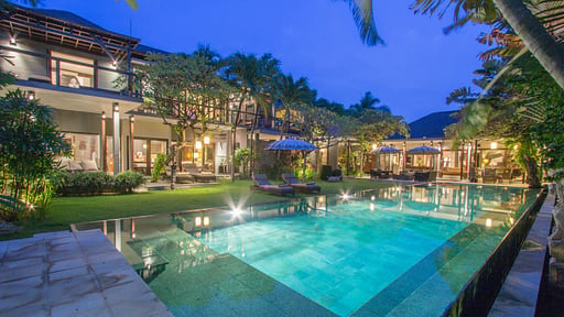Chimera Villas Swimming pool 3